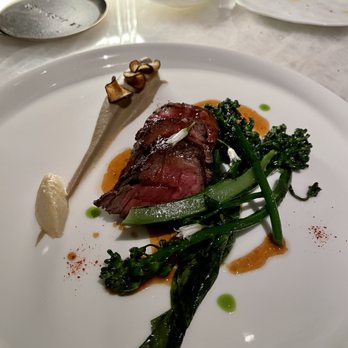 Le Jardinier - GRILLED WAGYU CHUCK UNDERBLADE, BROCCOLINI, EGGPLANT MOUSSE, CHIPS - French Near Me - Houston, Texas