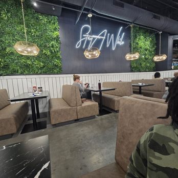 Eggspectation - Charlotte - Decor - Breakfast & Brunch Near Me - Charlotte, North Carolina Eggspectation - Charlotte - Decor - Breakfast & Brunch Near Me - Charlotte, North Carolina