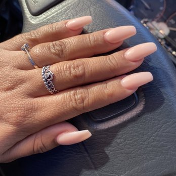 De Luxe Nails Lounge - Nail Salons Near Me - Alexandria, Virginia