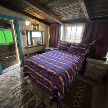 Big Bend Holiday Hotel - Back bedroom - Hotels Near Me - Terlingua, Texas