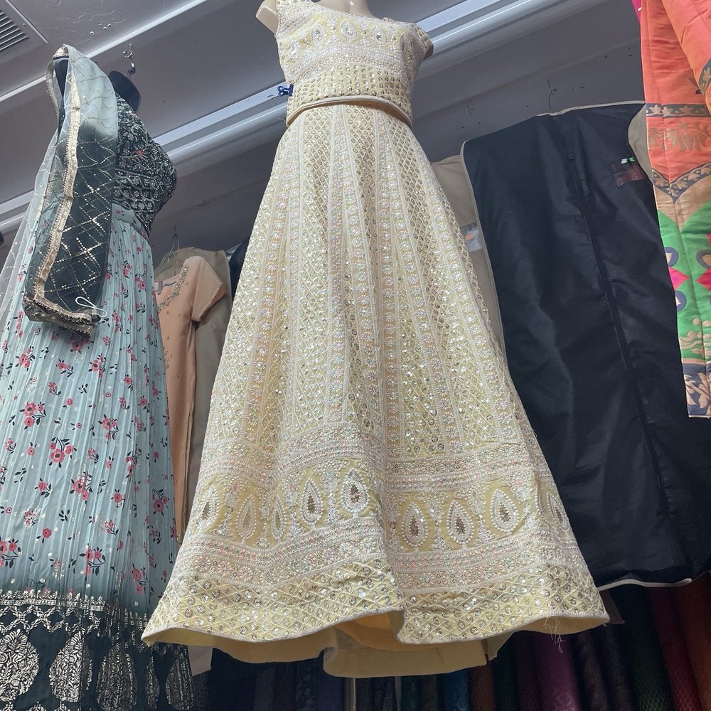 Manisha Saree Palace - Things on display. - Traditional Clothing Near Me - Sunnyvale, California Manisha Saree Palace - Things on display. - Traditional Clothing Near Me - Sunnyvale, California