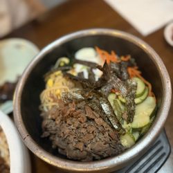 Gabose Pocha - Hot stone bowl with beef