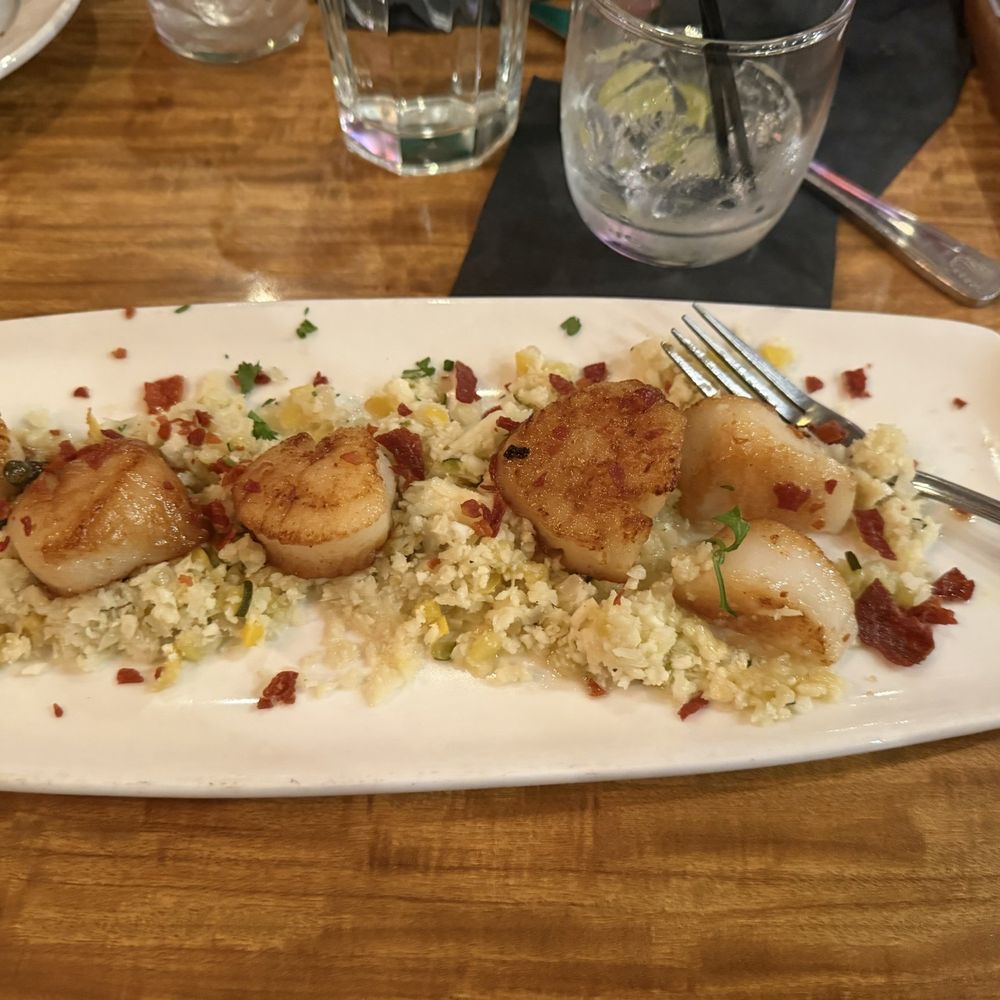 Fireside Classic American Grille - Seared scallops with cauliflower rice - American Near Me - Middleborough, Massachusetts Fireside Classic American Grille - Seared scallops with cauliflower rice - American Near Me - Middleborough, Massachusetts