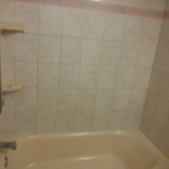 Quality Inn Oceanfront - No shower curtain room 124 - Hotels Near Me - Ocean City, Maryland