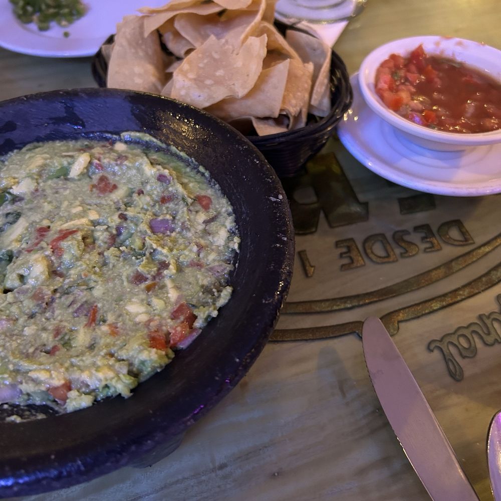 Pipi's - Chips, guacamole and salsa - Mexican Near Me - Puerto Vallarta, JAL Pipi's - Chips, guacamole and salsa - Mexican Near Me - Puerto Vallarta, JAL