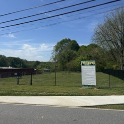 Carnesville Paws & Play Park - View of park from street