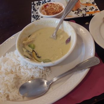 Simply Thai - Yellow curry, chicken along with fresh spring roll. - Thai Near Me - Vernon, Connecticut