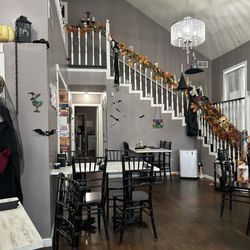 Adonna's Garden St Cafe and Bakery - Decorations