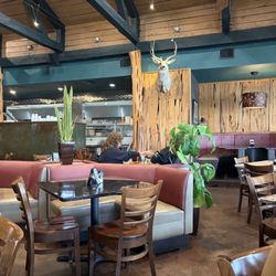 River City Grille - Restaurant floor
