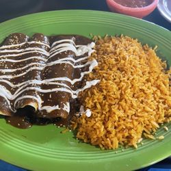 El Catrin Mexican Restaurant - Enchiladas Polbanos...comes with rice and beans(brands not on the plate)