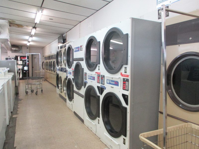 VILLAGE COIN LAUNDRY Updated October 2024 2346 Iowa St
