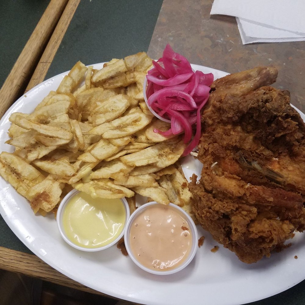 El Merendero - Pollo con tajadas de banana verde.( fried chicken with green banana slice - Latin American Near Me - Fort Worth, Texas