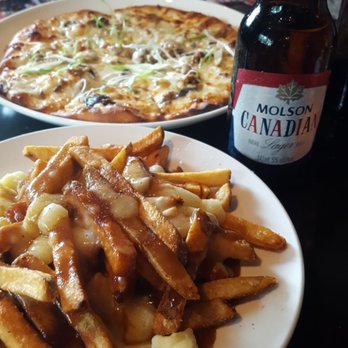 Windemere Pub - a plate of fries and a beer - Pubs Near Me - Windermere, Ontario Windemere Pub - a plate of fries and a beer - Pubs Near Me - Windermere, Ontario