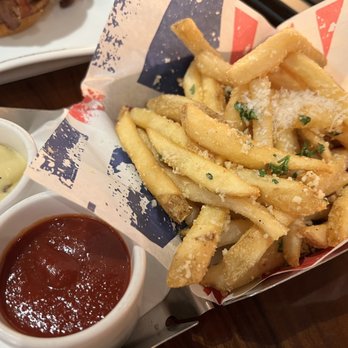 Gordon Ramsay Burger Las Vegas - Truffle Parmesan fries - Burgers Near Me - Las Vegas, Nevada Gordon Ramsay Burger Las Vegas - Truffle Parmesan fries - Burgers Near Me - Las Vegas, Nevada