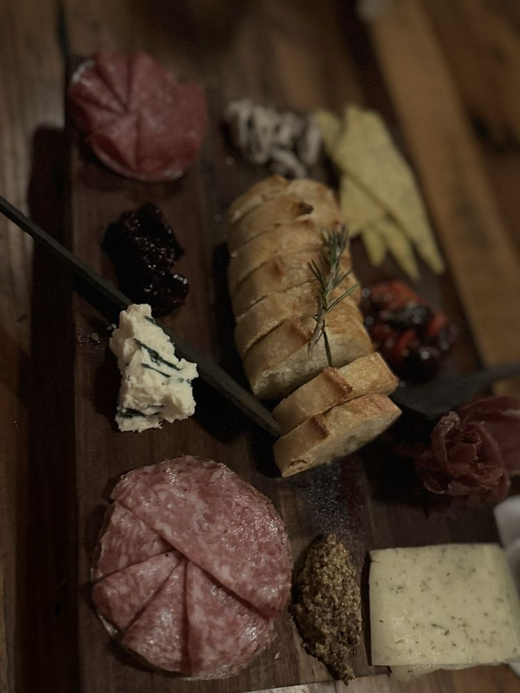 The Tasting Room Logo