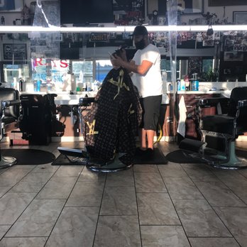 Ray's Barber Shop - Barbers Near Me - Lakeside, California