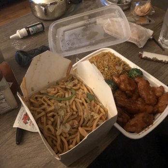 Wonder Chop - White mean chicken lo mein and general tso combo plate w veggie fried rice - Chinese Near Me - Chicago, Illinois Wonder Chop - White mean chicken lo mein and general tso combo plate w veggie fried rice - Chinese Near Me - Chicago, Illinois