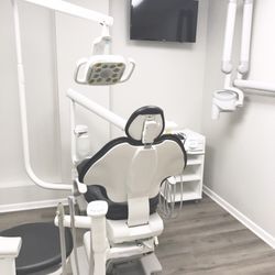 Michael Gelb, DDS- Chicago Dental Group - State of the Art facility with Laser and latest in patient comfort!!