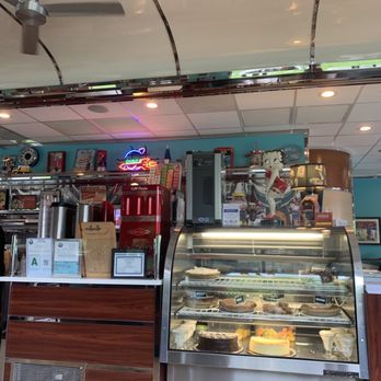 Darien Diner - the interior of a deli - Diners Near Me - Darien, Connecticut
