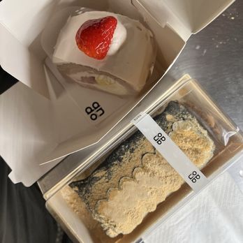 Ando Patisserie - Black Sesame Lava Cream Crepes Roll / 黑芝麻流心卷 strawberry cloud Stawberry Pudding Cake Roll / 草莓布丁卷 - Desserts Near Me - New York, New York Ando Patisserie - Black Sesame Lava Cream Crepes Roll / 黑芝麻流心卷 strawberry cloud Stawberry Pudding Cake Roll / 草莓布丁卷 - Desserts Near Me - New York, New York