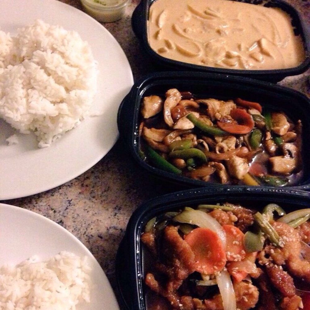 Red Torch Ginger - Spring rolls, samosas, massaman curry, cashew chicken, sweet chilli chicken - Thai Near Me - Dublin, D