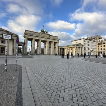 Brandenburger Tor - Landmarks & Historical Buildings Near Me - Berlin, BE