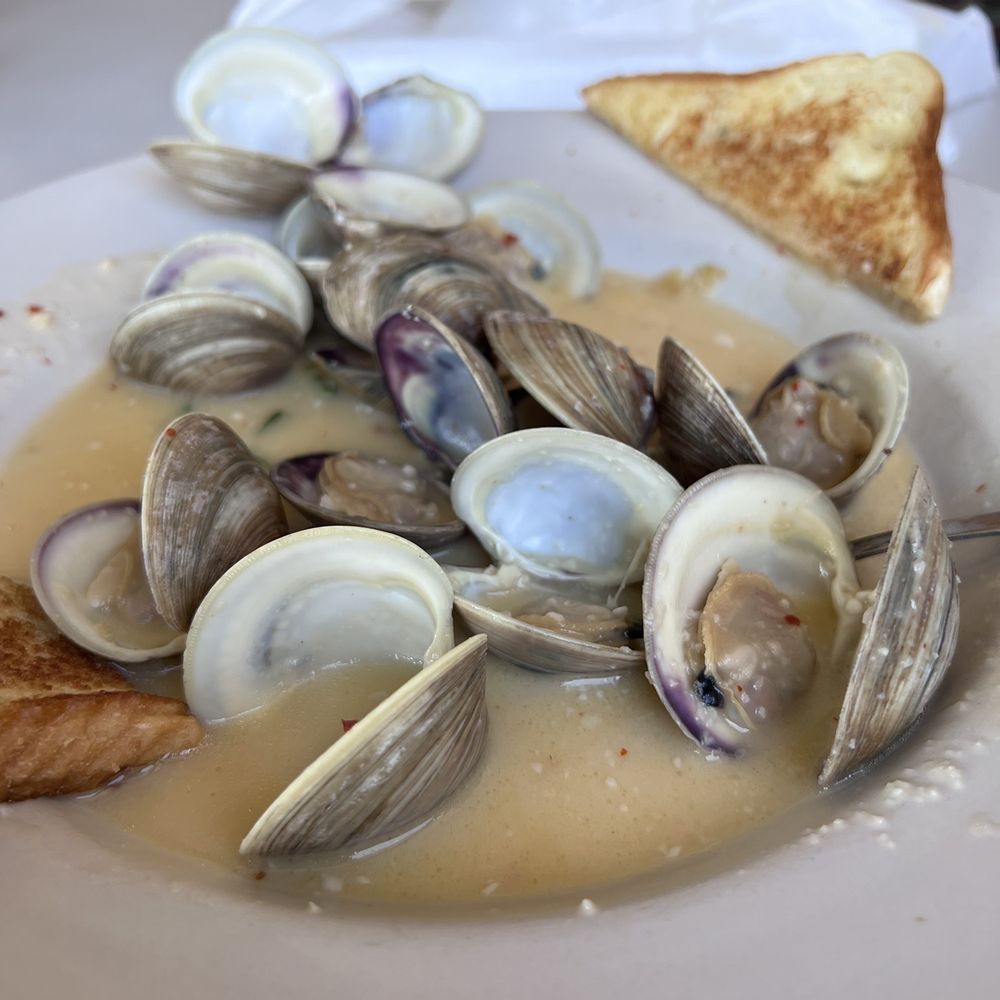 Fish Camp On Lake Eustis - Seafood Near Me - Tavares, Florida