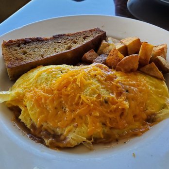 Emle's Restaurant - Short rib omelette with banana bread - American Near Me - Northridge, California