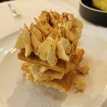 Regina Sconta - Mille feuille with pears and custard - Venetian Near Me - Venezia, VE Regina Sconta - Mille feuille with pears and custard - Venetian Near Me - Venezia, VE