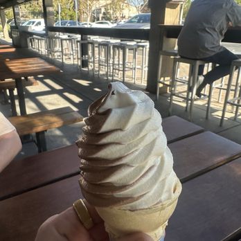 Gott's Roadside - Swirl - New American Near Me - Palo Alto, California Gott's Roadside - Swirl - New American Near Me - Palo Alto, California