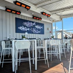 Pelham House Resort - Heaters on the ceiling that kick on to adjust temperature - roof top dining