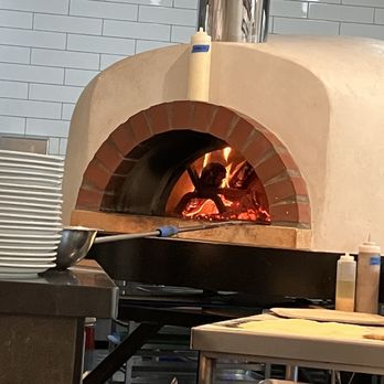 Cavalletta Restaurant - Front row seat to the pizza oven. Need to try their pizza next time - New American Near Me - Aptos, California