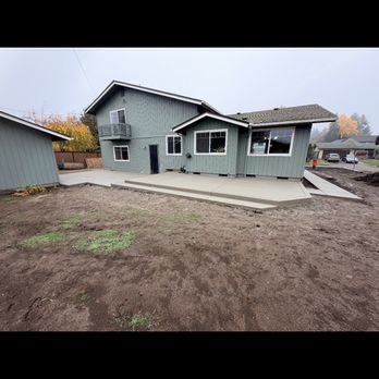 Willamette Valley Concrete - Wedding cake patio with sidewalk leading to the front of the house. - Masonry/Concrete Near Me