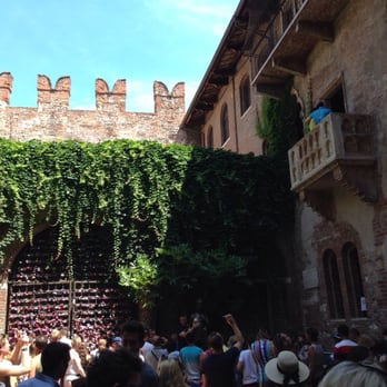Casa di Giulietta - Juliette's balcony - Museums Near Me - Verona, VR