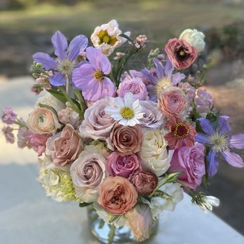 Blomst Los Angeles - The stunning Hailey Arrangement - Floral Designers Near Me Blomst Los Angeles - The stunning Hailey Arrangement - Floral Designers Near Me
