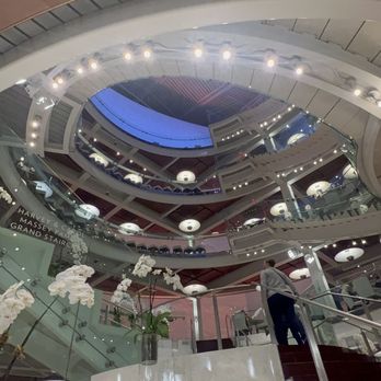 Dr. Phillips Center - Grand staircase - Performing Arts Near Me - Orlando, Florida Dr. Phillips Center - Grand staircase - Performing Arts Near Me - Orlando, Florida
