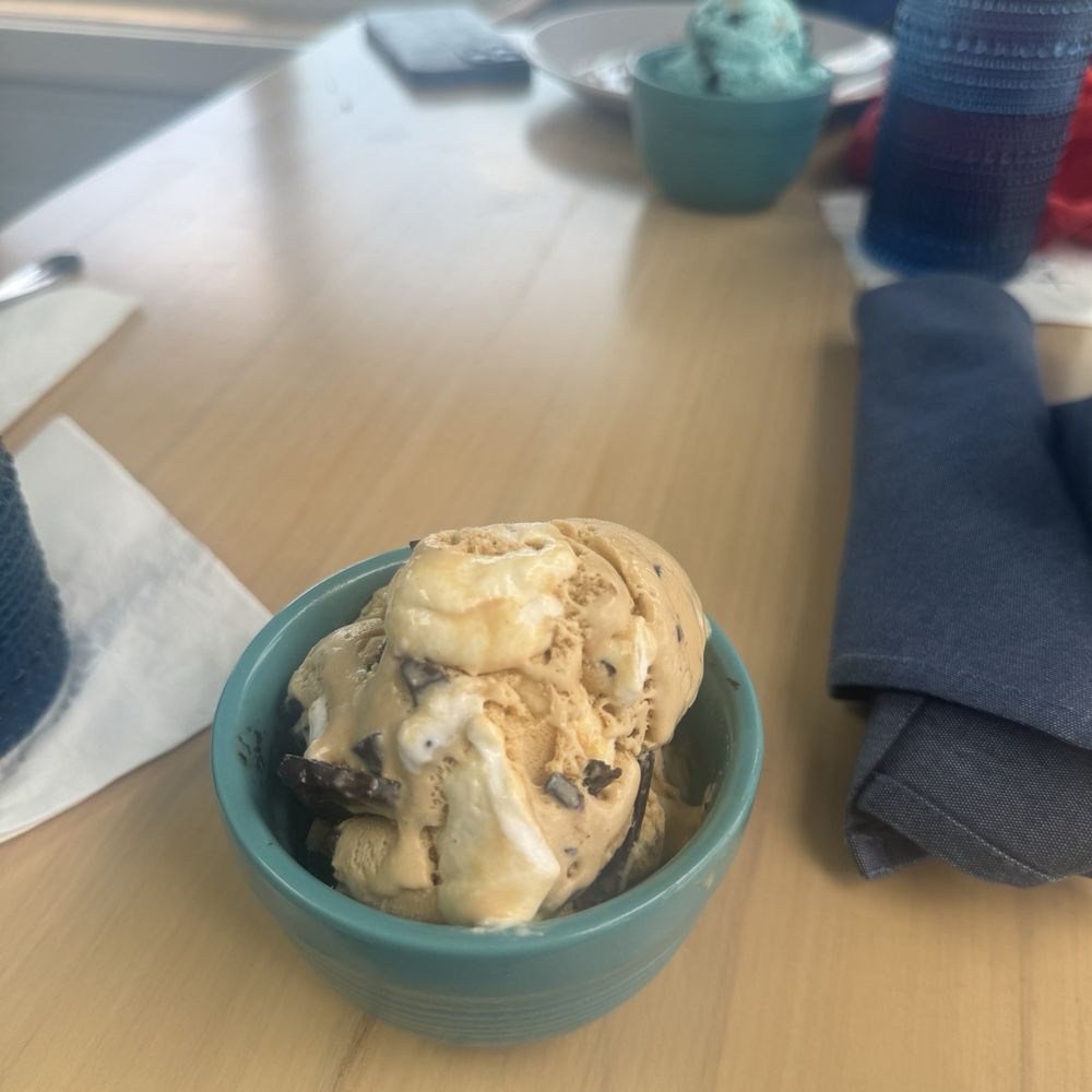 The Beach House - Bars Near Me - Bristol, Rhode Island