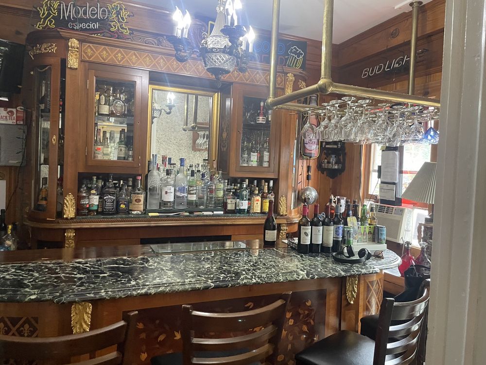 THE BAR AT THE INN AT BREVARD 315 E Main St, Brevard, North Carolina