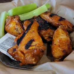 Brewskys Food & Spirits - Wings