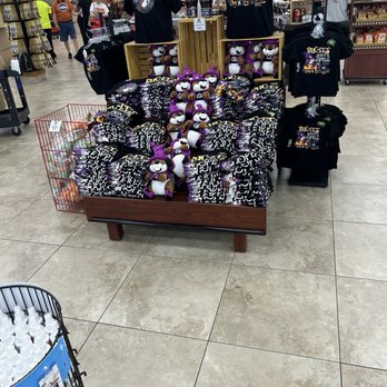 Buc-ee's - Merchandise - Gas Stations Near Me - Calhoun, Georgia