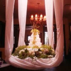 One of the only venues where you can suspend your wedding cake from the ceiling. A great "WOW!" factor when your guests arrive.
