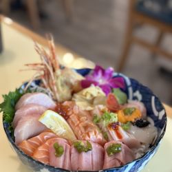 Kanji Sushi & Ramen - Lux chirashi bowl