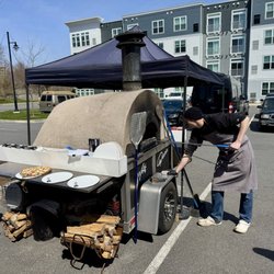 Wolf Pizza - The pizzaiolo at work