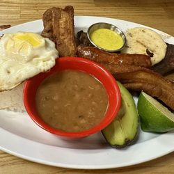 Mochica - Bandeja Paisa