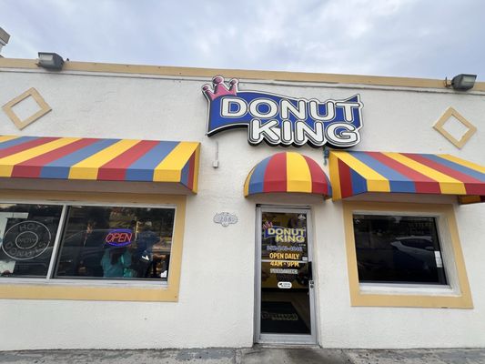 Donut King by null