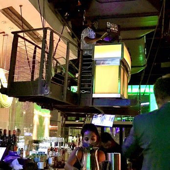 360 Rooftop Bar - DJ! Great House mix playing! - Lounges Near Me - St. Louis, Missouri