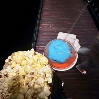 Regal City North - Cinema Near Me - Chicago, Illinois