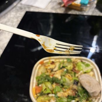 Wendy's - Hair in salad - Fast Food Near Me - Honolulu, Hawaii