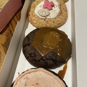 Crumbl - Oro Valley - Bakeries Near Me - Oro Valley, Arizona