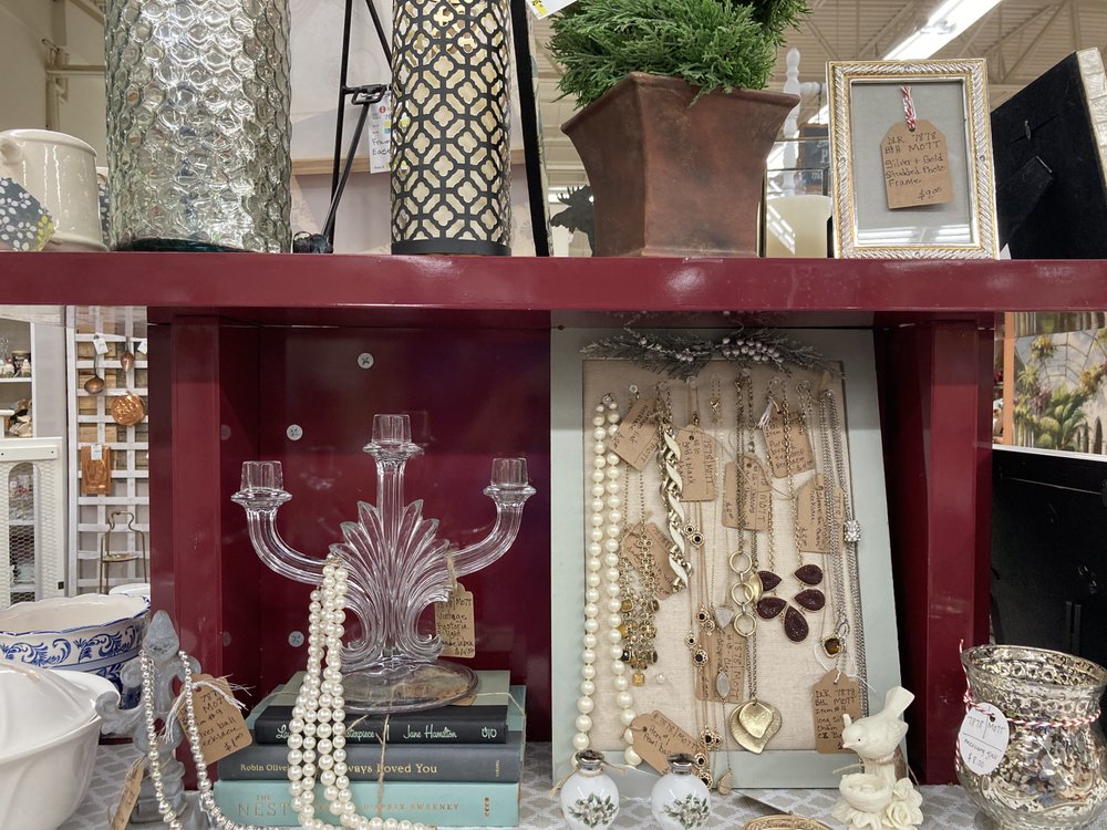 WEST CHESTER ANTIQUE CENTER Updated March 2025 42 Photos & 33 Reviews 4924 Union Centre